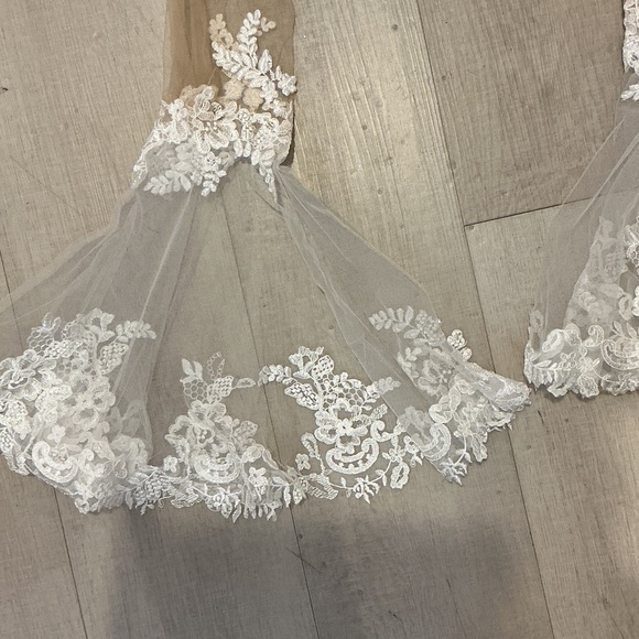 Sottero and Midgley Lace Bridal Sleeves in White and Cream - Picture 2 of 3